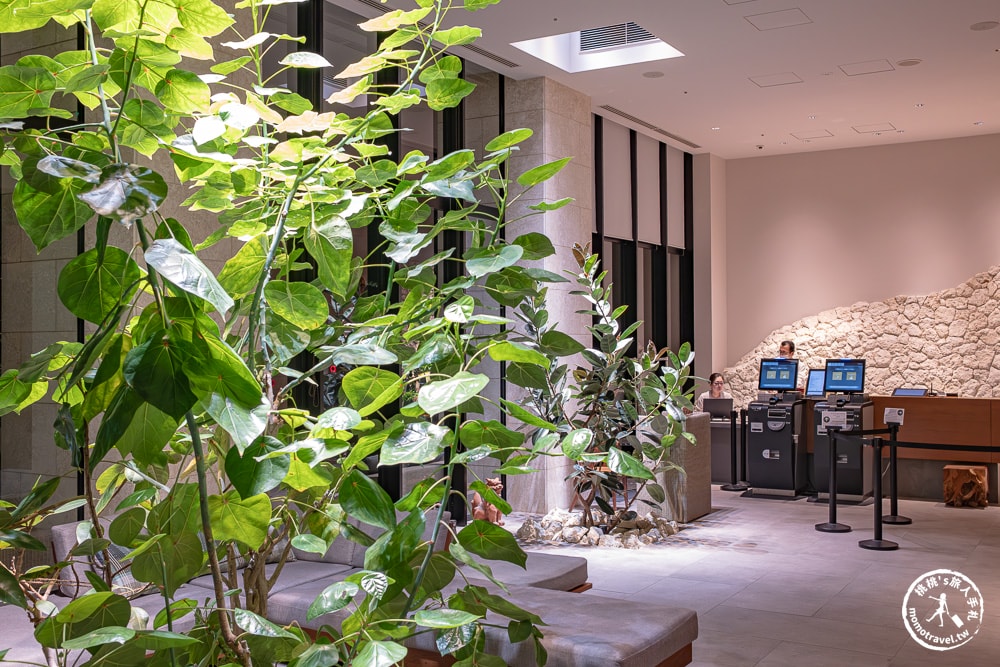 沖繩住宿推薦|Hotel STRATA Naha平價質感飯店開箱|步行到國際通只要8分鐘(房型介紹.交通地點)