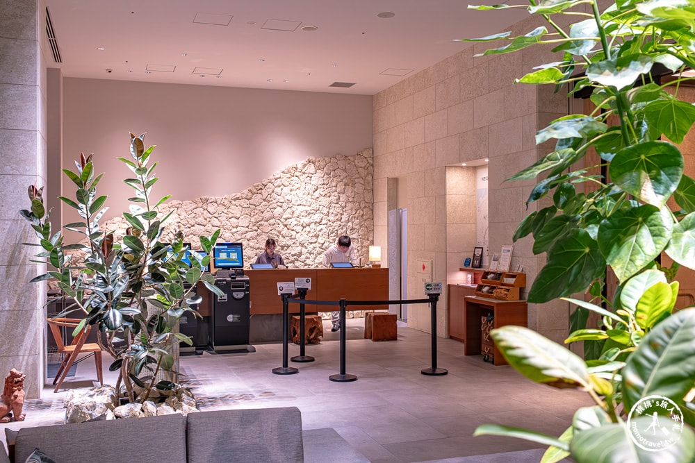 沖繩住宿推薦|Hotel STRATA Naha平價質感飯店開箱|步行到國際通只要8分鐘(房型介紹.交通地點)