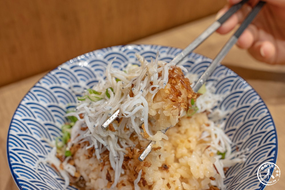 新北板橋美食|雙月食品社板橋店-連年米其林必比登推薦！必點剝皮辣椒雞湯、愛恨椒芝麵超涮嘴(菜單價格.營業時間)