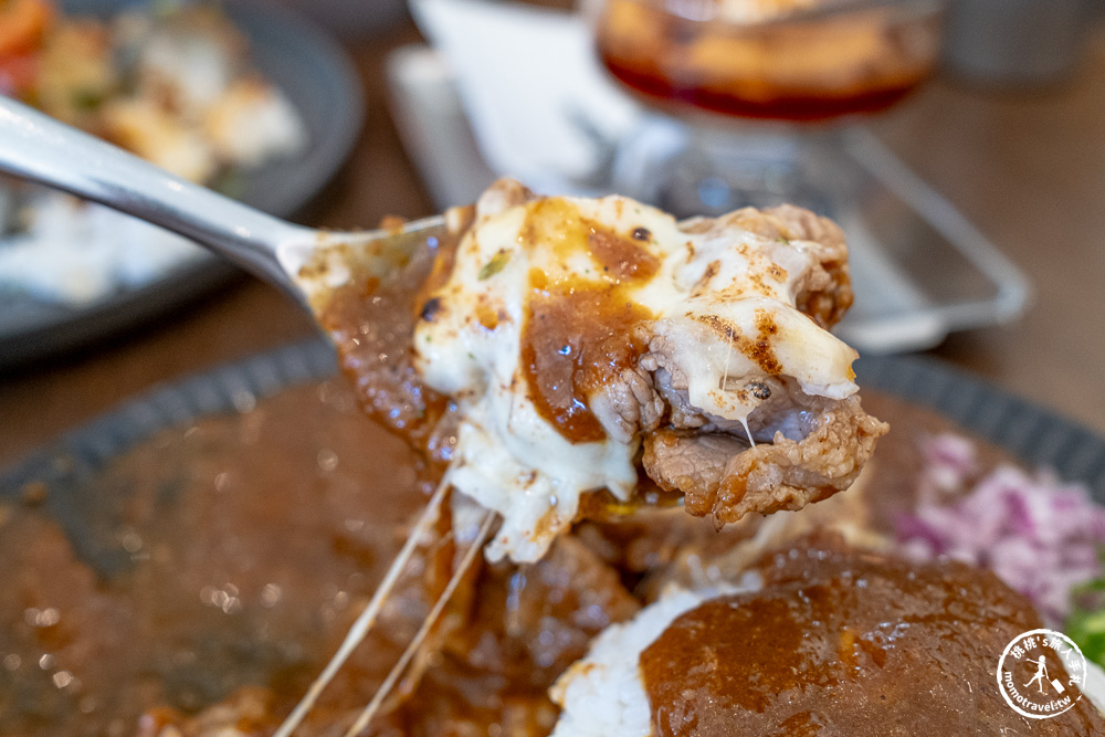 桃園龍潭美食|野倉咖哩Piknik Curry|必點焦糖布丁+獨家乾咖哩，文青風鐵皮屋排隊推薦 (營業時間.菜單價格)