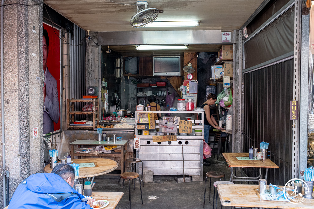 宜蘭市區美食|火生餛飩麵-低調無招牌的50年古早味，宜蘭在地人私房推薦必吃！(菜單價格.營業時間)