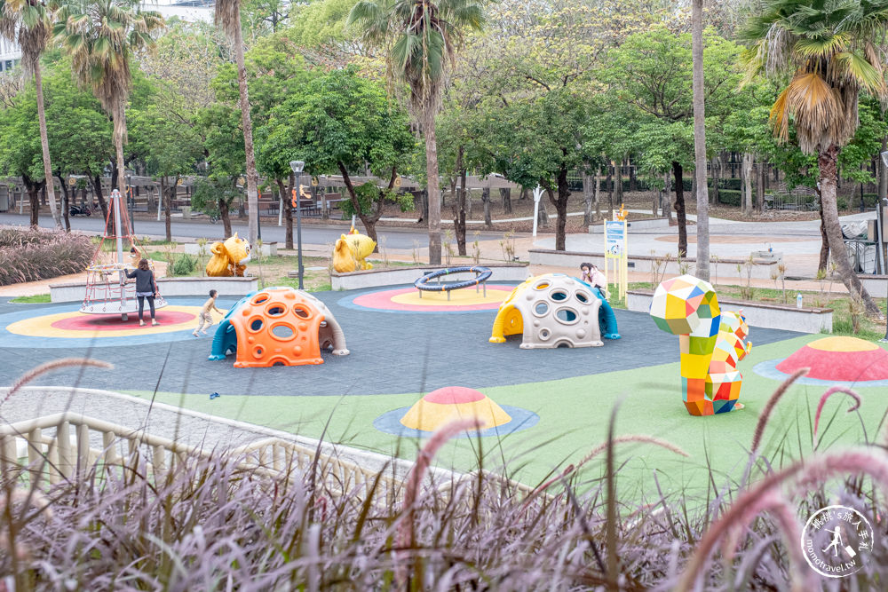 雲林斗六景點|膨鼠森林公園&金瓜鼠樂園|巨大橡果溜滑梯.森林市集.野餐好去處|特色親子公園推薦