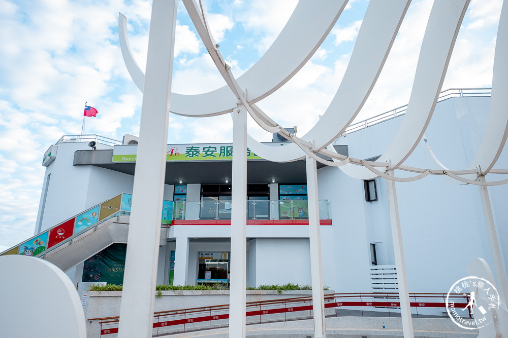台中后里景點》星巴克泰安南門市│國道休息站泰安服務區新景點，營業時間一到朝聖人潮絡繹不絕