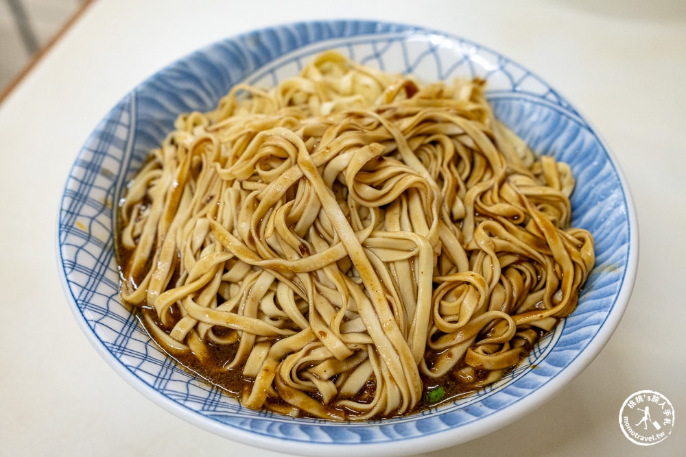 宜蘭市區美食|復興路炸醬麵-宜蘭人私藏早午餐!必點寬麵炸醬麵與餛飩湯(菜單價格.營業時間) 宜蘭市區美食|復興路炸醬麵-宜蘭人私藏早午餐!必點寬麵炸醬麵與餛飩湯(菜單價格.營業時間)