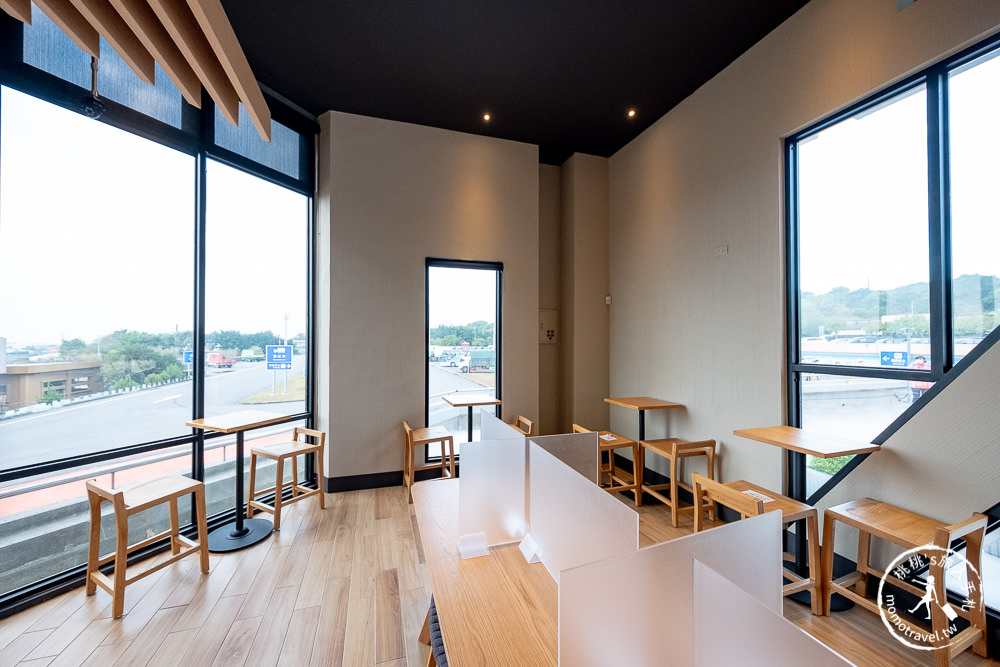 台中后里景點》星巴克泰安南門市│國道休息站泰安服務區新景點，營業時間一到朝聖人潮絡繹不絕