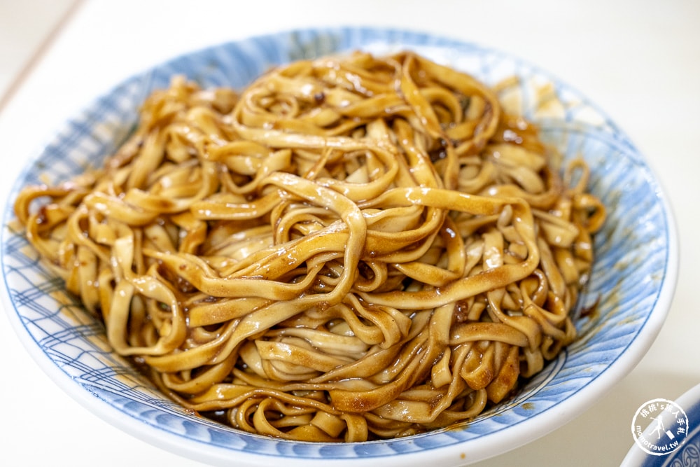 宜蘭市區美食|復興路炸醬麵-宜蘭人私藏早午餐!必點寬麵炸醬麵與餛飩湯(菜單價格.營業時間) 宜蘭市區美食|復興路炸醬麵-宜蘭人私藏早午餐!必點寬麵炸醬麵與餛飩湯(菜單價格.營業時間)