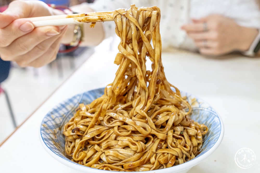 宜蘭市區美食|復興路炸醬麵-宜蘭人私藏早午餐!必點寬麵炸醬麵與餛飩湯(菜單價格.營業時間) 宜蘭市區美食|復興路炸醬麵-宜蘭人私藏早午餐!必點寬麵炸醬麵與餛飩湯(菜單價格.營業時間)