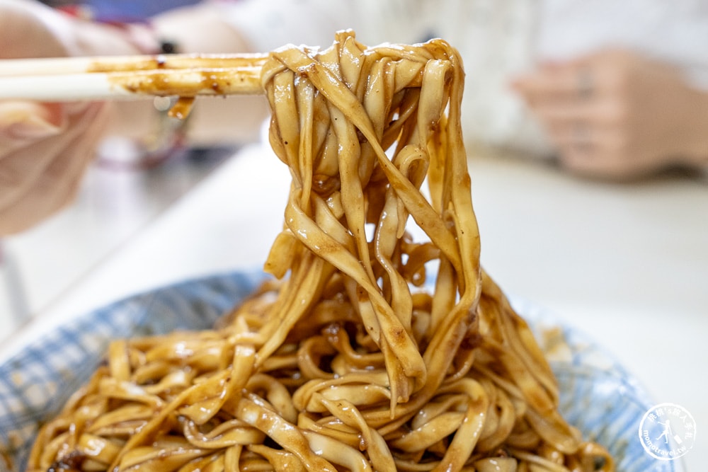 宜蘭市區美食|復興路炸醬麵-宜蘭人私藏早午餐!必點寬麵炸醬麵與餛飩湯(菜單價格.營業時間) 宜蘭市區美食|復興路炸醬麵-宜蘭人私藏早午餐!必點寬麵炸醬麵與餛飩湯(菜單價格.營業時間)