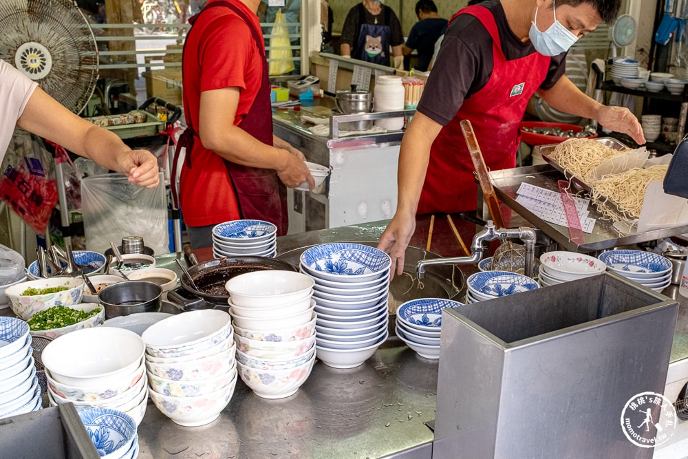 宜蘭市區美食|復興路炸醬麵-宜蘭人私藏早午餐!必點寬麵炸醬麵與餛飩湯(菜單價格.營業時間) 宜蘭市區美食|復興路炸醬麵-宜蘭人私藏早午餐!必點寬麵炸醬麵與餛飩湯(菜單價格.營業時間)