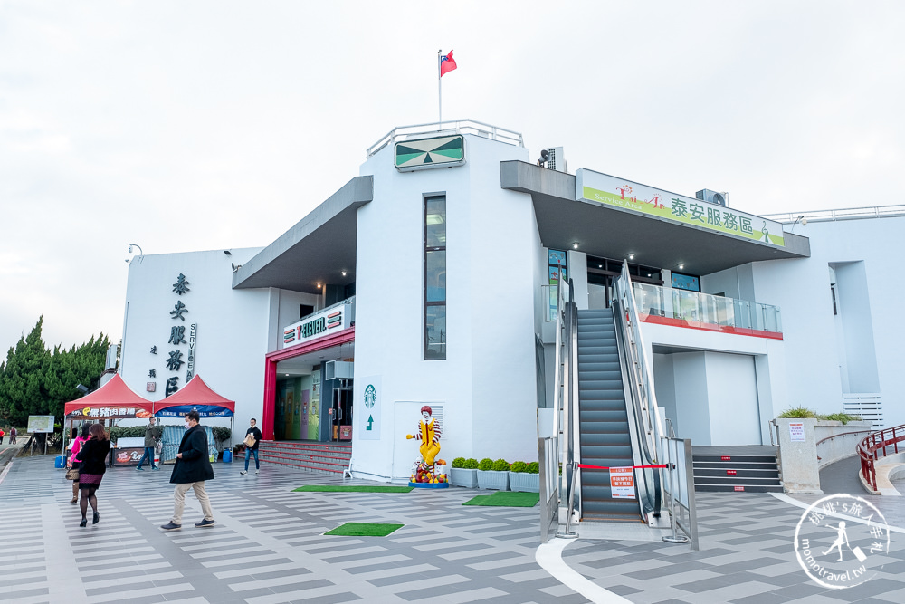台中后里景點》星巴克泰安南門市│國道休息站泰安服務區新景點，營業時間一到朝聖人潮絡繹不絕
