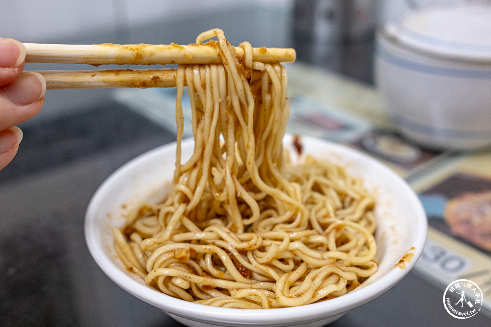 宜蘭市區美食|大麵章-超濃郁招牌麻醬麵、沙茶麵,在地60年必吃老店宵夜推薦(菜單價格.營業時間) 宜蘭市區美食|大麵章-超濃郁招牌麻醬麵、沙茶麵,在地60年必吃老店宵夜推薦(菜單價格.營業時間)