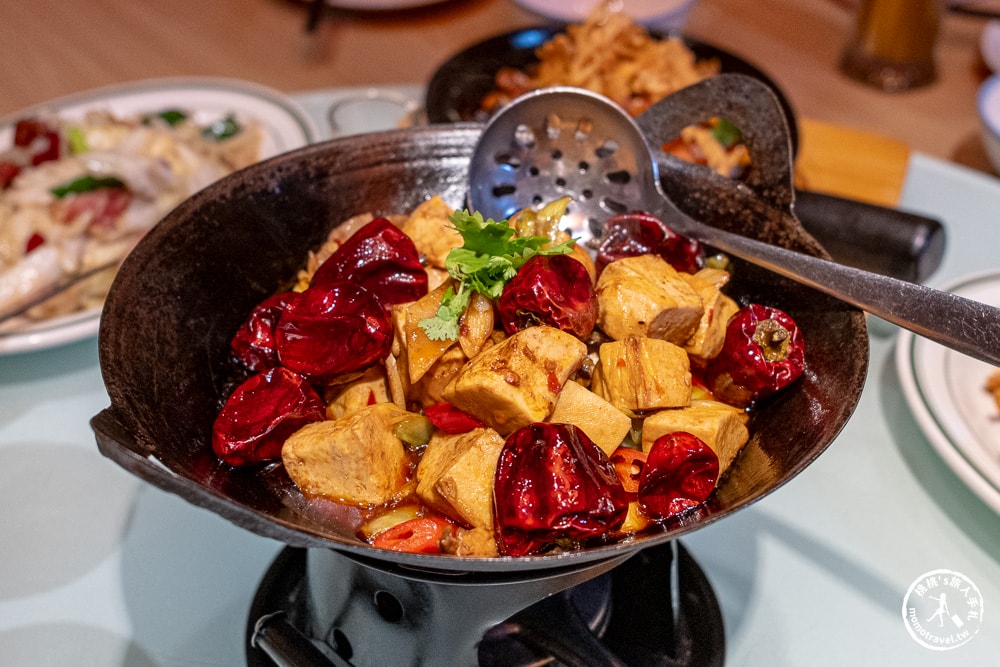 桃園最推薦的購物中心-大江購物中心｜不知道去哪，那就去大江！改裝新空間＋美食甜點＋網美打卡就來全桃最美打卡mall，全國獨家！全年免費停車