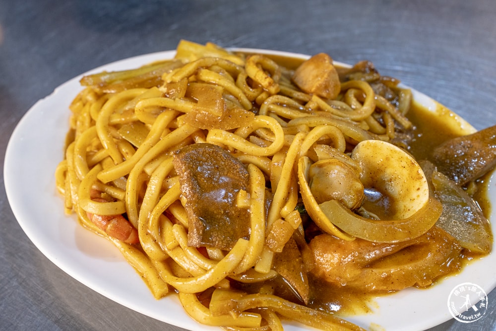基隆市區美食|阿華炒麵-基隆廟口排隊人氣王-濃郁咖哩炒烏龍麵推薦(菜單價格.營業時間)