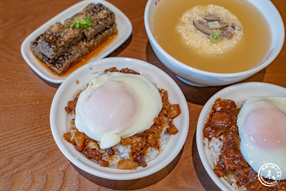 台南中西區美食|VASO弘肉燥飯舖安平店|台南人氣肉燥飯老店三代店，麻辣肉燥飯必吃！(菜單價格.營業時間)
