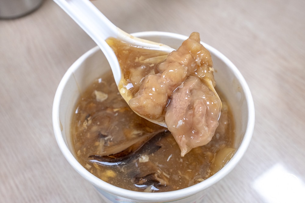 嘉義東區美食|公園老店涼麵-搬遷新址 美味依舊 傳承二代在地推薦(菜單價格.營業時間)