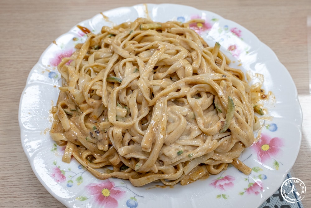 嘉義東區美食|公園老店涼麵-搬遷新址 美味依舊 傳承二代在地推薦(菜單價格.營業時間)