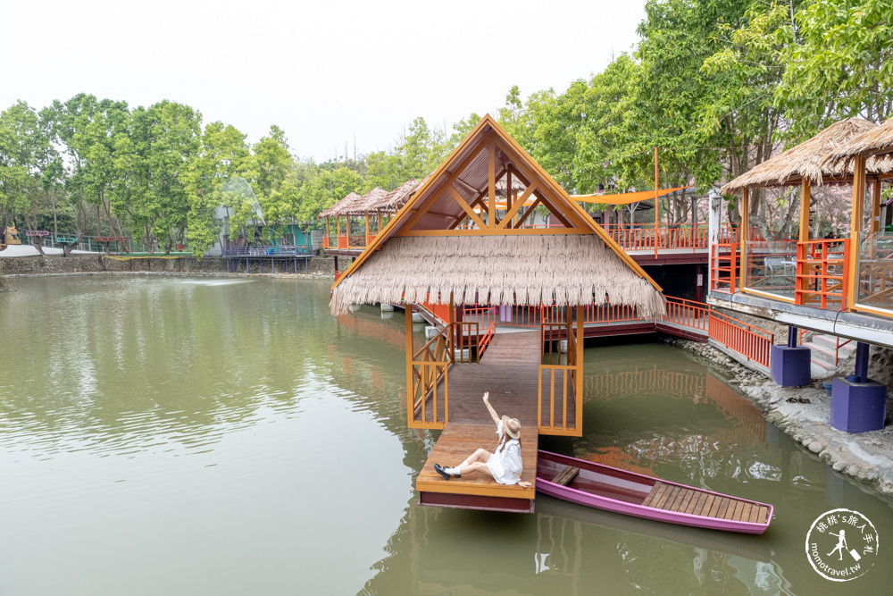 雲林斗六景點|近水樓台湖畔森林咖啡|水上發呆亭海島風|賞花旗木.落羽松(營業時間.交通停車.門票資訊)