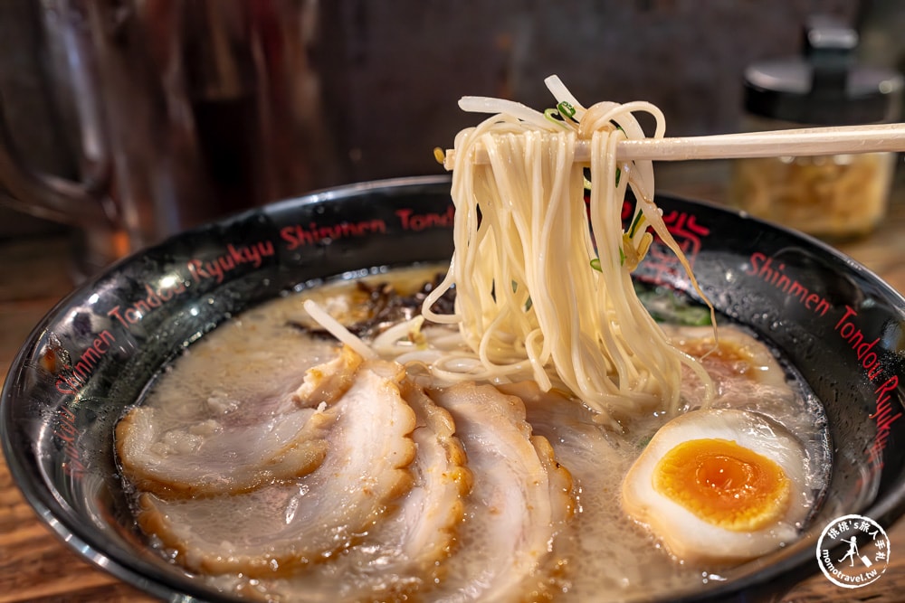 沖繩美食推薦|琉球新麵通堂小祿本店-人氣必吃男人麵、女人麵口感差在哪？(交通方式.完整菜單)
