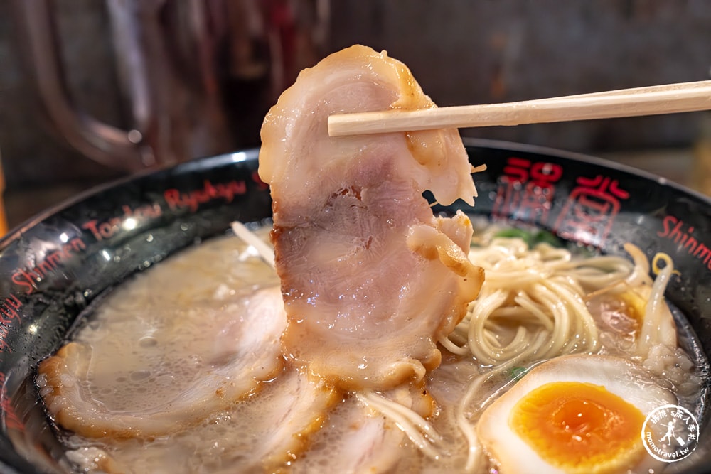 沖繩美食推薦|琉球新麵通堂小祿本店-人氣必吃男人麵、女人麵口感差在哪？(交通方式.完整菜單)
