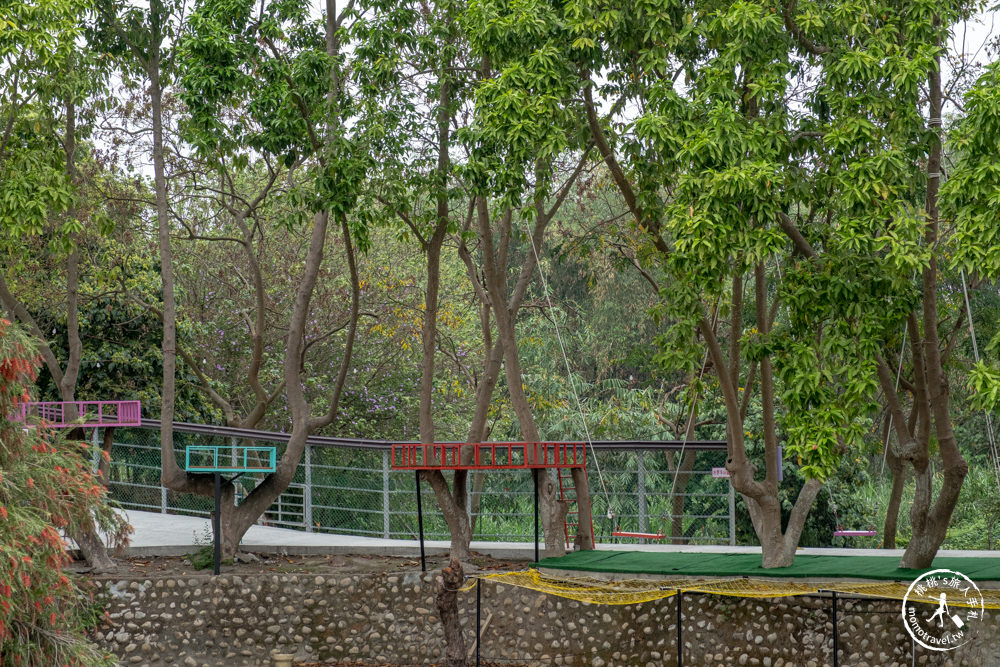 雲林斗六景點|近水樓台湖畔森林咖啡|水上發呆亭海島風|賞花旗木.落羽松(營業時間.交通停車.門票資訊)