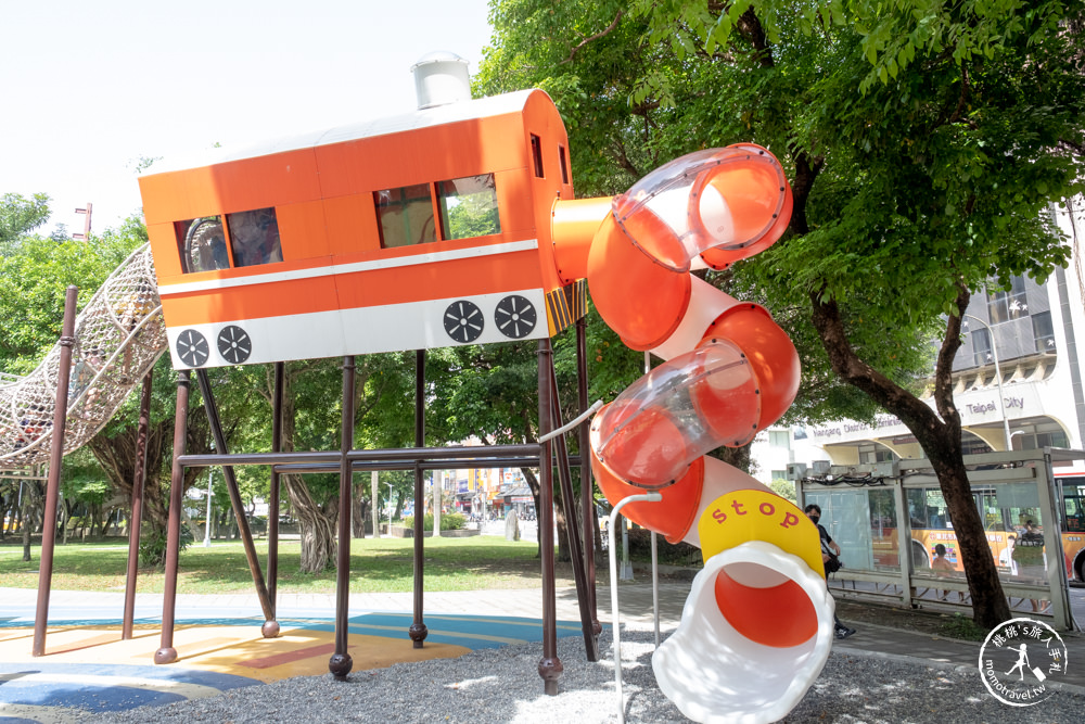 台北南港景點|南興公園特色遊戲場|飛天火車溜滑梯|特色親子公園推薦