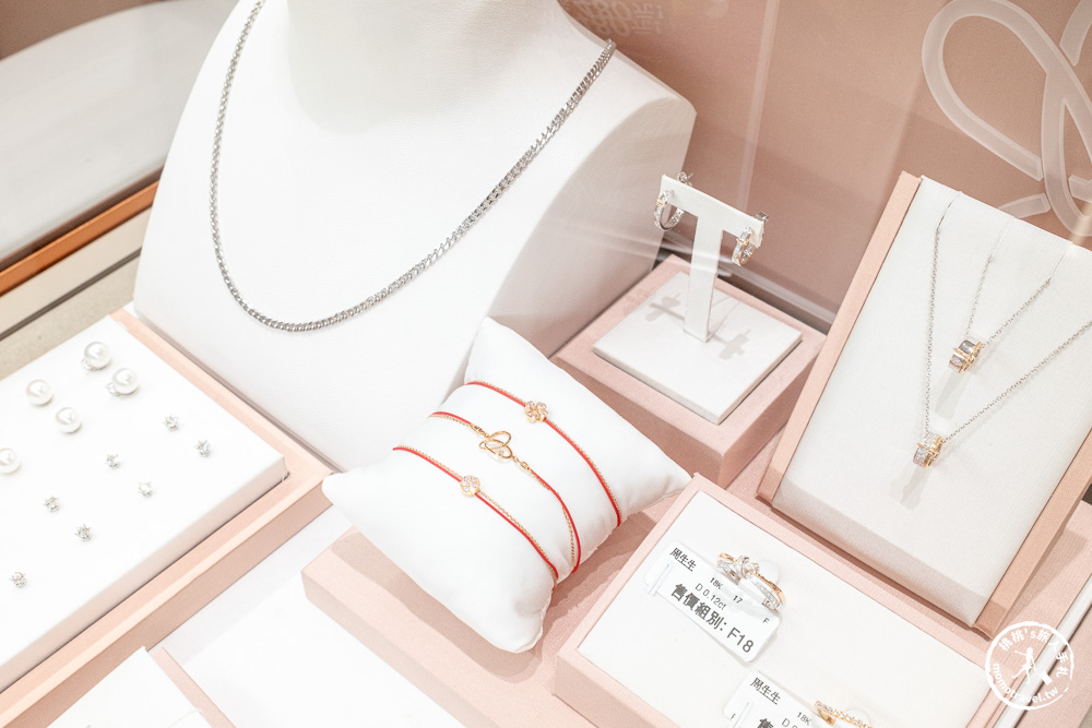 不知道去哪，那就去大江！桃園最好逛的商場，2025年最具話題的年輕人一條街！全桃最美打卡mall 室內聖誕車站、聖誕市集 就在大江購物中心！