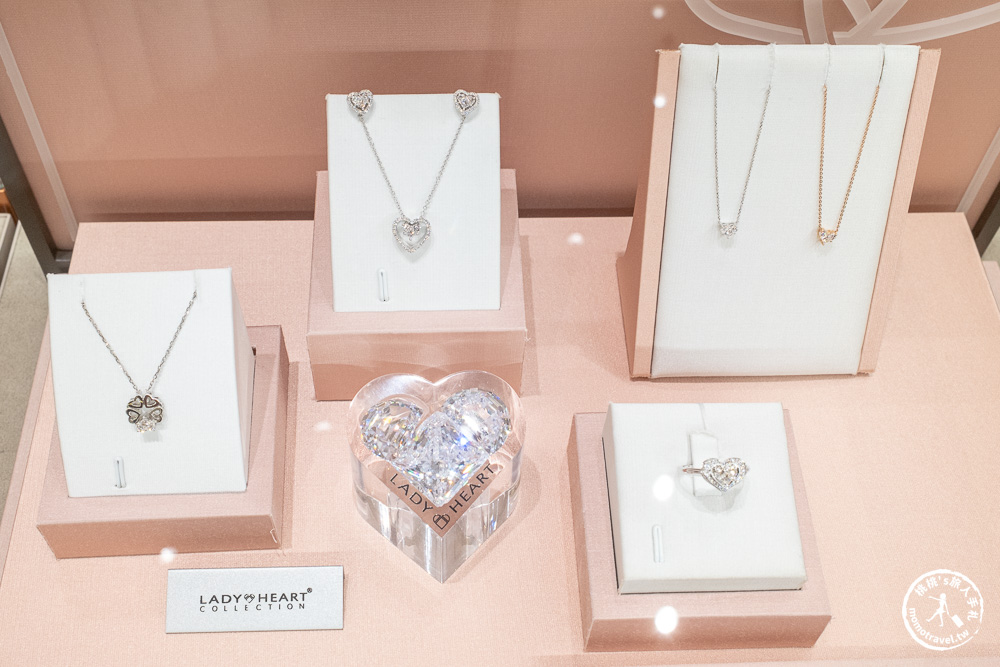 不知道去哪，那就去大江！桃園最好逛的商場，2025年最具話題的年輕人一條街！全桃最美打卡mall 室內聖誕車站、聖誕市集 就在大江購物中心！