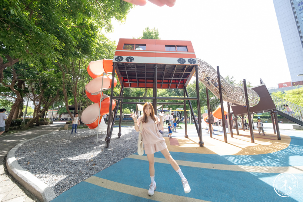 台北南港景點|南興公園特色遊戲場|飛天火車溜滑梯|特色親子公園推薦