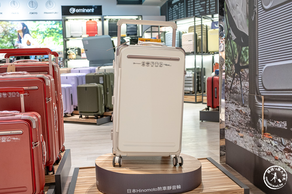 不知道去哪，那就去大江！桃園最好逛的商場，2025年最具話題的年輕人一條街！全桃最美打卡mall 室內聖誕車站、聖誕市集 就在大江購物中心！