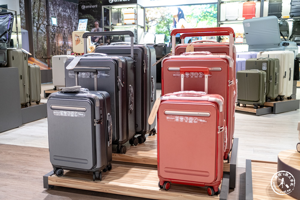 不知道去哪，那就去大江！桃園最好逛的商場，2025年最具話題的年輕人一條街！全桃最美打卡mall 室內聖誕車站、聖誕市集 就在大江購物中心！