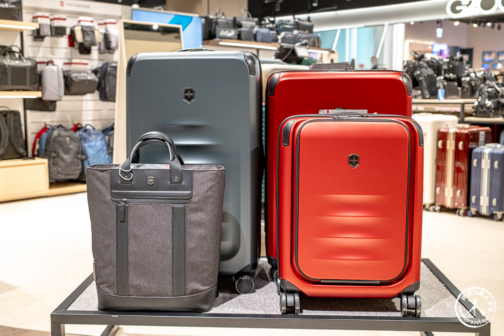 不知道去哪，那就去大江！桃園最好逛的商場，2025年最具話題的年輕人一條街！全桃最美打卡mall 室內聖誕車站、聖誕市集 就在大江購物中心！