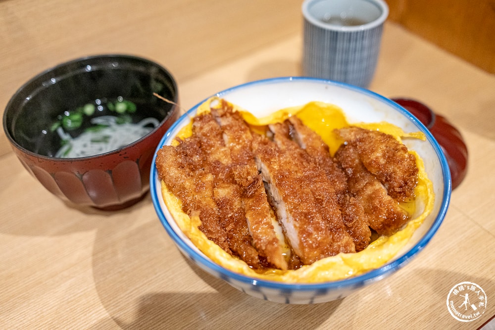 東京澀谷美食|かつどん屋 瑞兆-隱身公寓內的炸豬排蓋飯排隊名店，半熟雙蛋老饕必點吃法(交通方式.完整菜單)