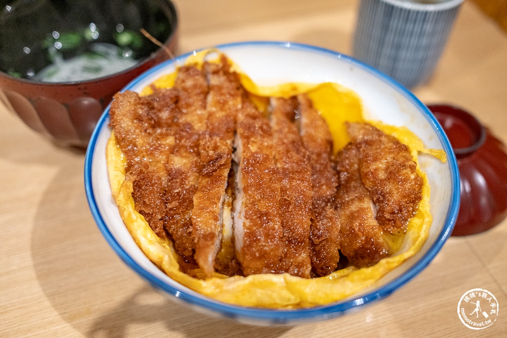 東京澀谷美食|かつどん屋 瑞兆-隱身公寓內的炸豬排蓋飯排隊名店，半熟雙蛋老饕必點吃法(交通方式.完整菜單)