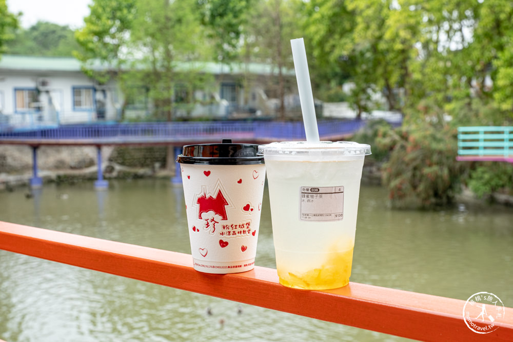 雲林斗六景點|近水樓台湖畔森林咖啡|水上發呆亭海島風|賞花旗木.落羽松(營業時間.交通停車.門票資訊)