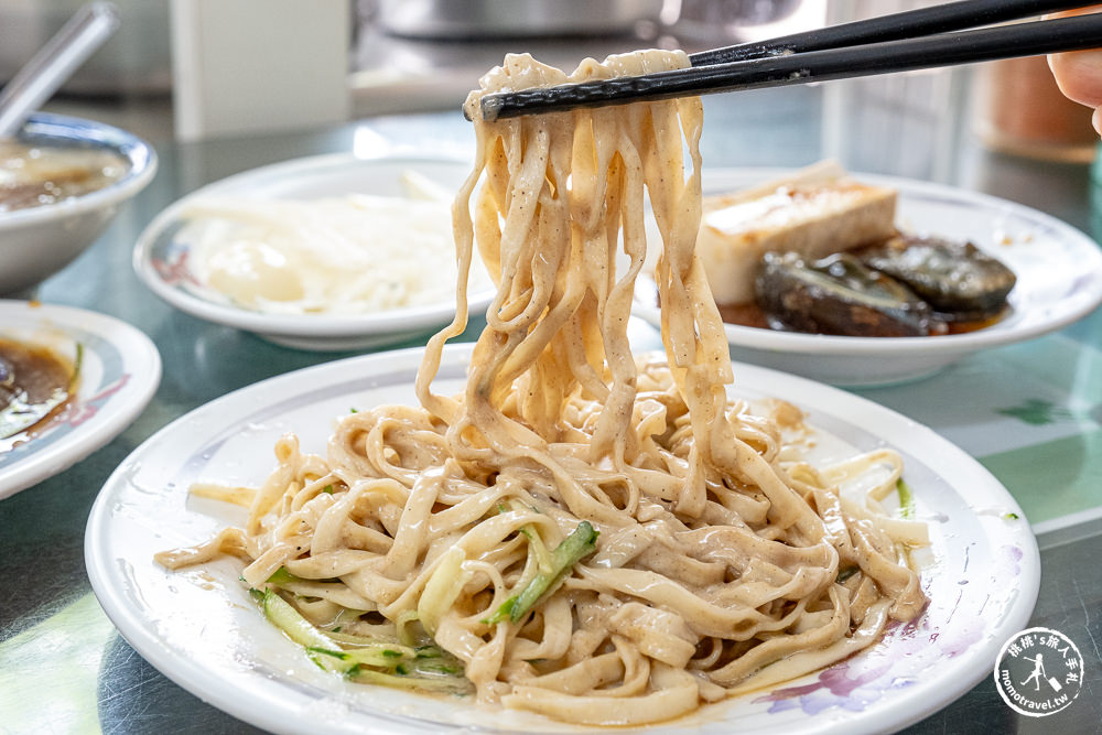 嘉義東區美食|崇文錦魯麵-傳承60年的不變好滋味|涼麵.涼菜也好吃推薦(菜單價格.交通停車)