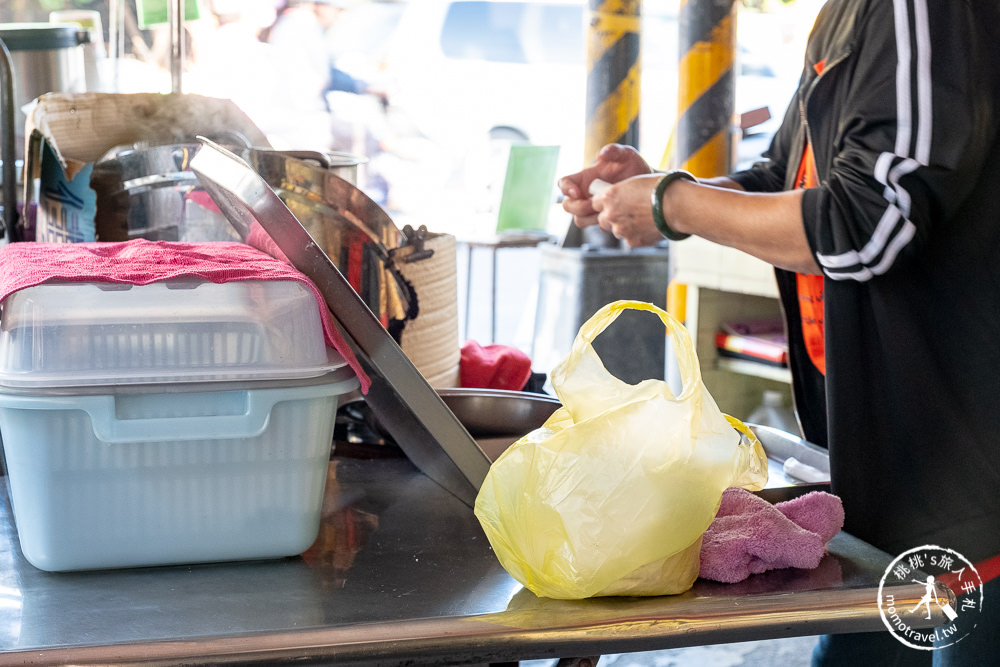 彰化美食》扇形車庫旁傳統冷熱豆花-40年老店│推薦必點綜合豆花、芋圓豆花 (菜單價格)