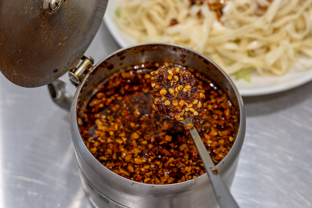 嘉義東區美食|黃記涼麵涼圓－白醋涼麵.冰涼肉圓.皮蛋豆腐 好吃推薦(營業時間.菜單價格)