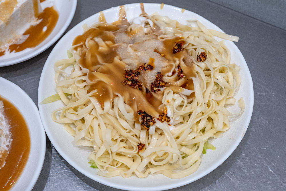 嘉義東區美食|黃記涼麵涼圓－白醋涼麵.冰涼肉圓.皮蛋豆腐 好吃推薦(營業時間.菜單價格)