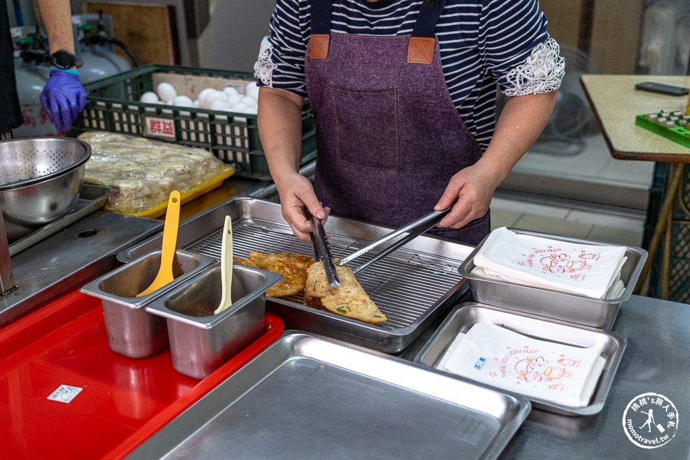 花蓮市區美食|林記明禮路葱油餅-非尋常炸彈蔥油餅，讓人一吃就愛上的爆漿魔法(菜單價格.營業時間)