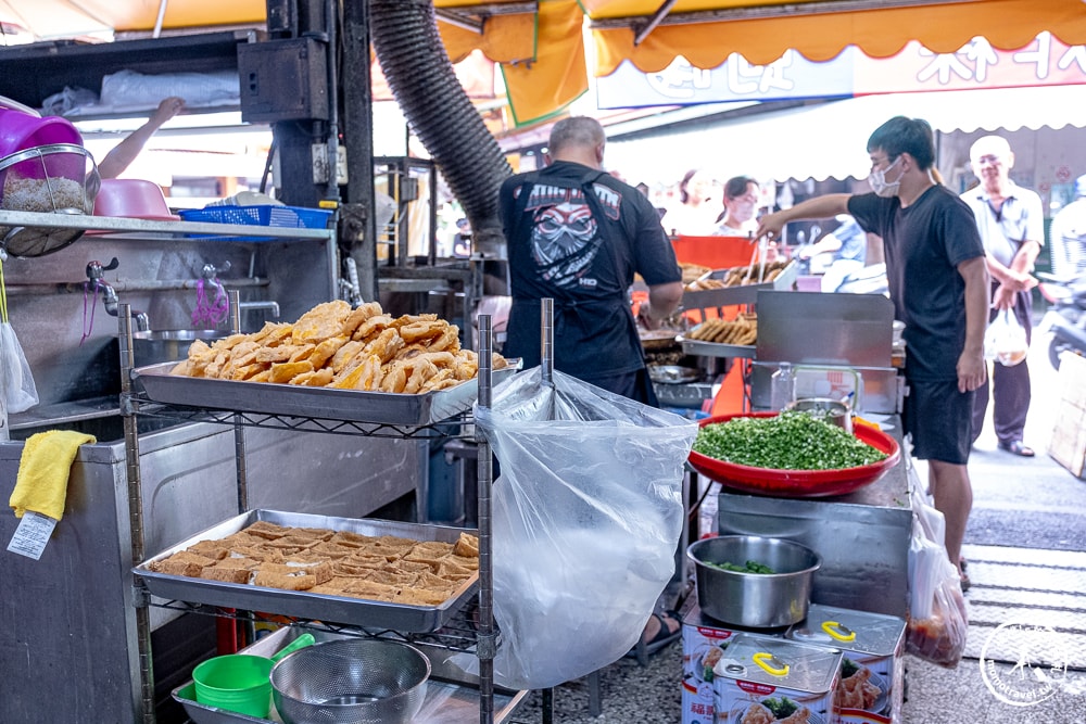 彰化員林美食|第一市場王爺宮後炸粿蚵嗲|內餡滿鮮蚵肥.炸韭菜條也好吃！(營業時間.菜單價格)
