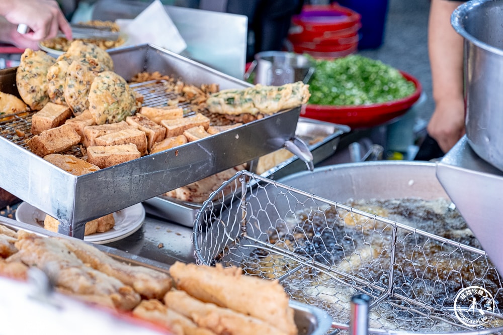 彰化員林美食|第一市場王爺宮後炸粿蚵嗲|內餡滿鮮蚵肥.炸韭菜條也好吃！(營業時間.菜單價格)