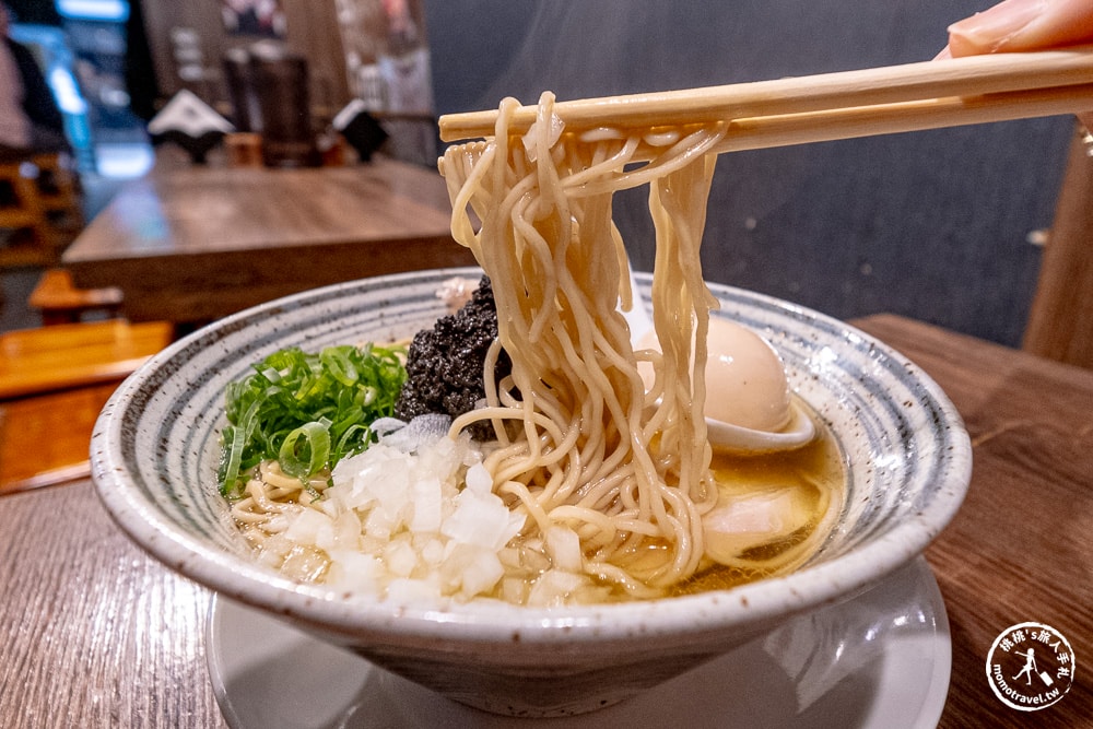 台北大安美食|麵屋壹の穴 ICHI-豚骨魚介與秋刀魚拉麵推薦-國父紀念館拉麵必吃(營業時間.菜單價格)