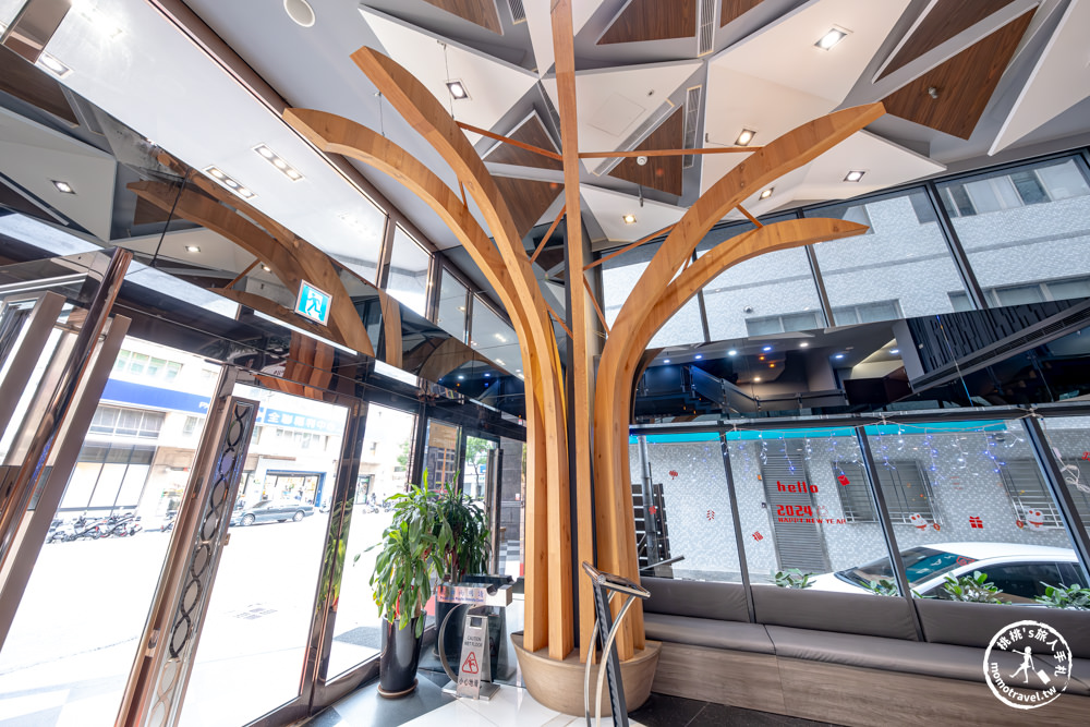 高雄市住宿|宮賞藝術大飯店-特色主題房型推薦|房間內居然有一台真的賽車!?(房型價格.入住心得) 高雄市住宿|宮賞藝術大飯店-特色主題房型推薦|房間內居然有一台真的賽車!?(房型價格.入住心得)
