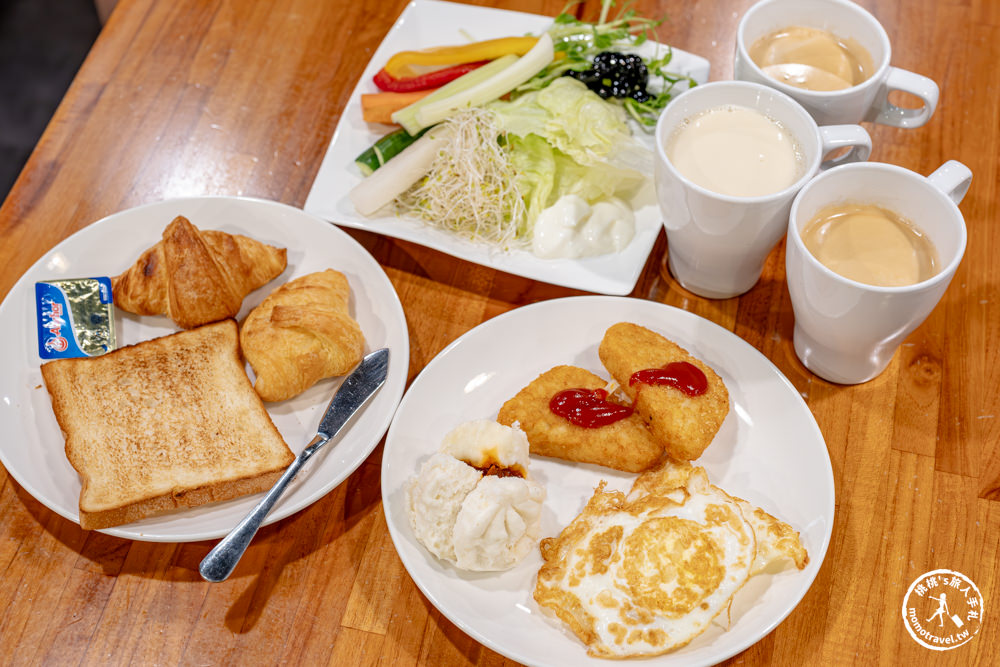 高雄市住宿|宮賞藝術大飯店-特色主題房型推薦|房間內居然有一台真的賽車！？(房型價格.入住心得)