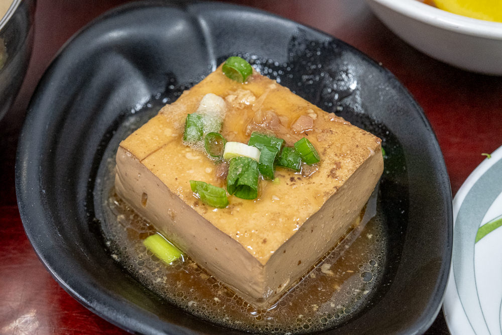 嘉義東區美食|桃城三禾火雞肉飯－招牌雞肉飯、雞滷飯、涼菜必吃推薦(菜單價格.營業時間)