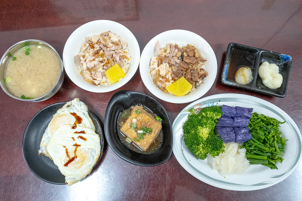 嘉義東區美食|桃城三禾火雞肉飯－招牌雞肉飯、雞滷飯、涼菜必吃推薦(菜單價格.營業時間)