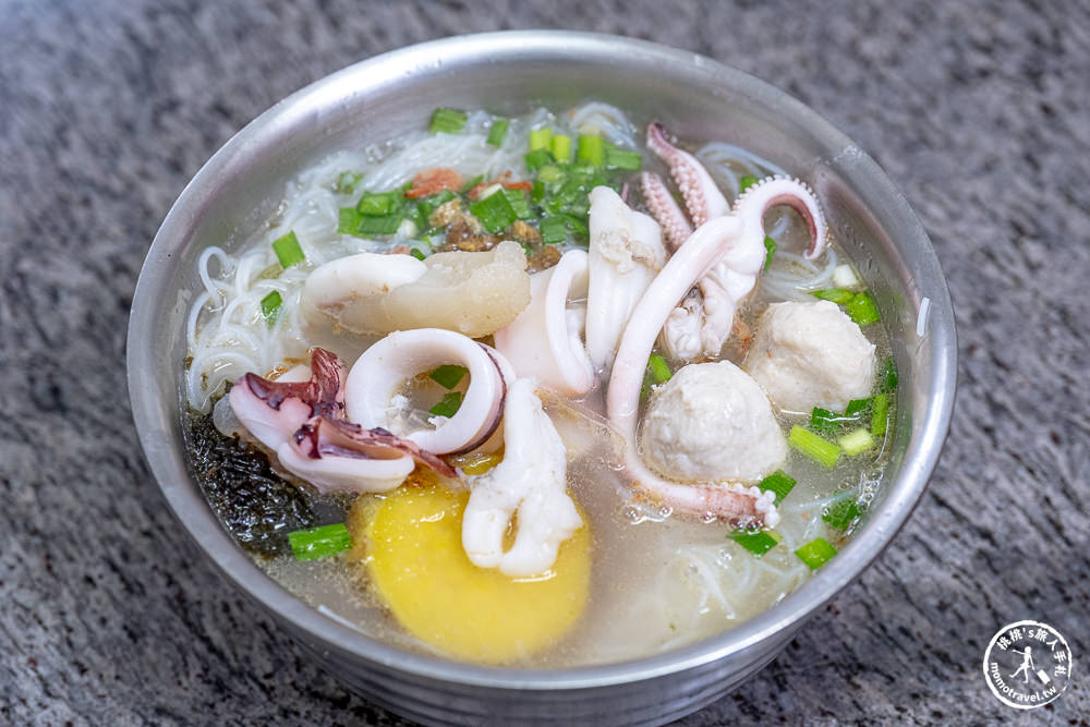 花蓮市區美食|單一純賣雞湯小卷米粉-在地人也來排隊的必吃清甜美味！(菜單價格.營業時間)