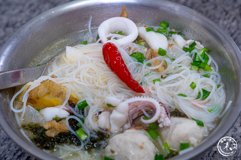 花蓮市區美食|單一純賣雞湯小卷米粉-在地人也來排隊的必吃清甜美味！(菜單價格.營業時間)