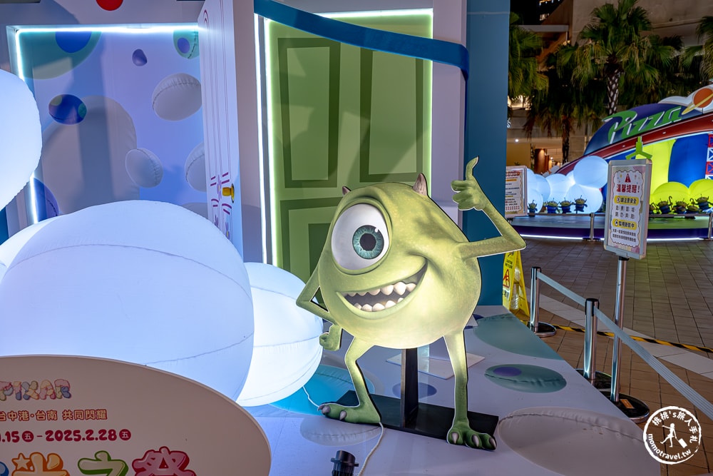 2024聖誕節活動|林口三井OUTLET-繽紛光之祭 蓬蓬星宇宙|聖誕樹裝飾.點燈時間.交通停車