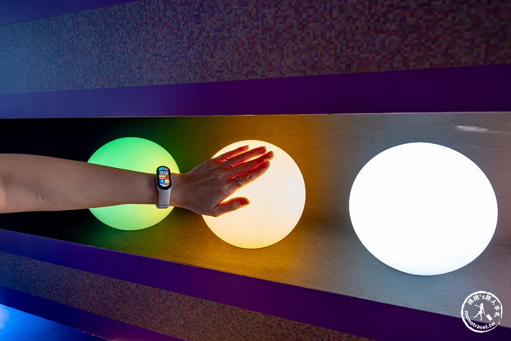 2024聖誕節活動|林口三井OUTLET-繽紛光之祭 蓬蓬星宇宙|聖誕樹裝飾.點燈時間.交通停車